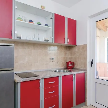 Gorgeous Apartment In Zuljana With Kitchen Apartman *