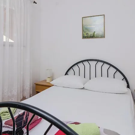 Gorgeous Apartment In Zuljana With Kitchen * Zuljana
